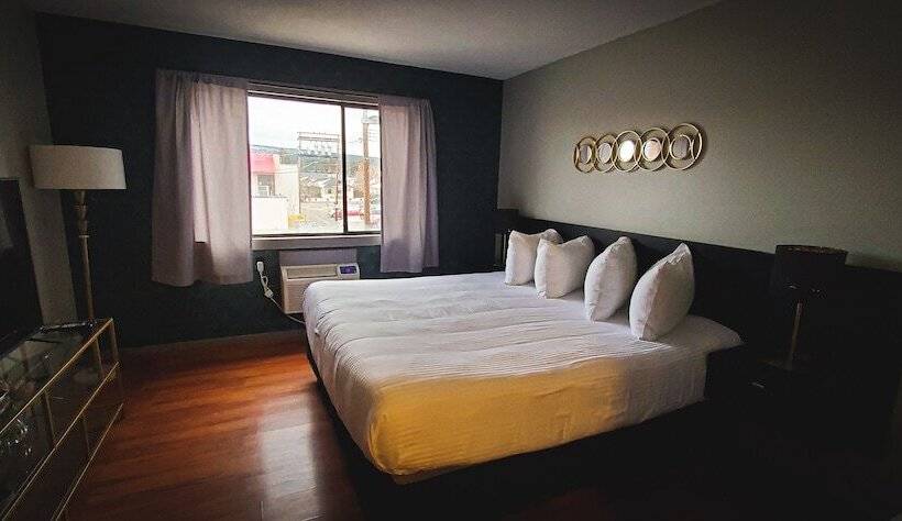 수피리어 룸, The Baker