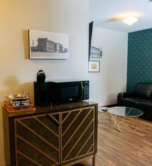 이그제큐티브 스위트, The Baker