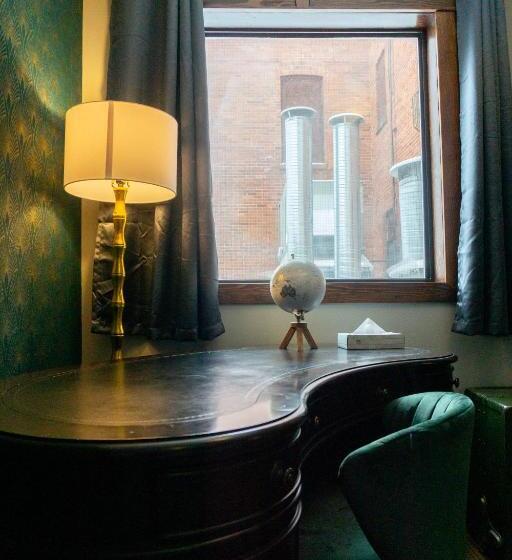 이그제큐티브 스위트, The Baker