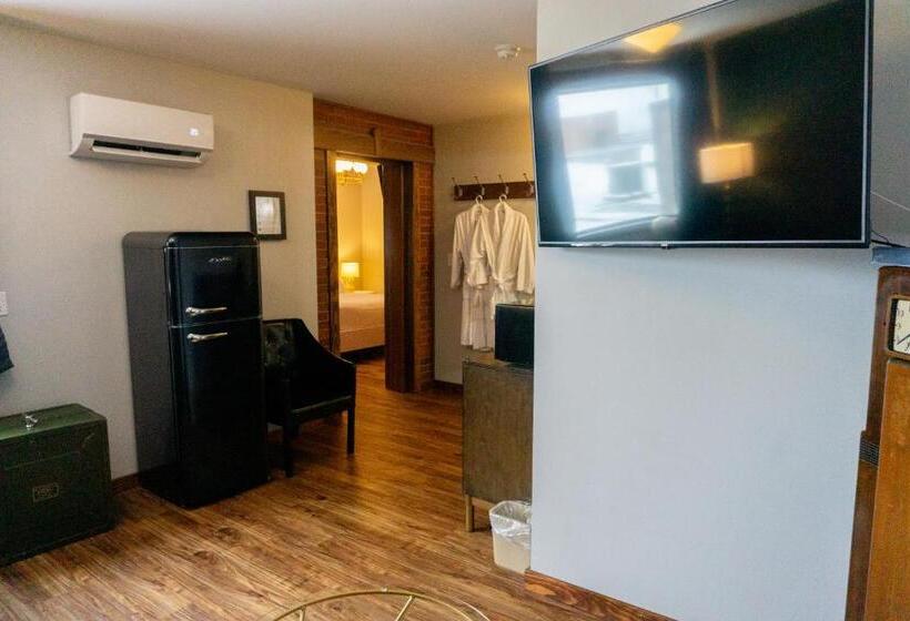 이그제큐티브 스위트, The Baker