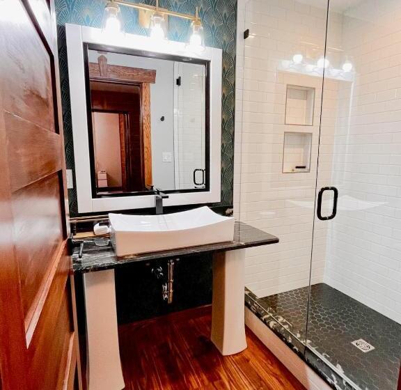 이그제큐티브 스위트, The Baker