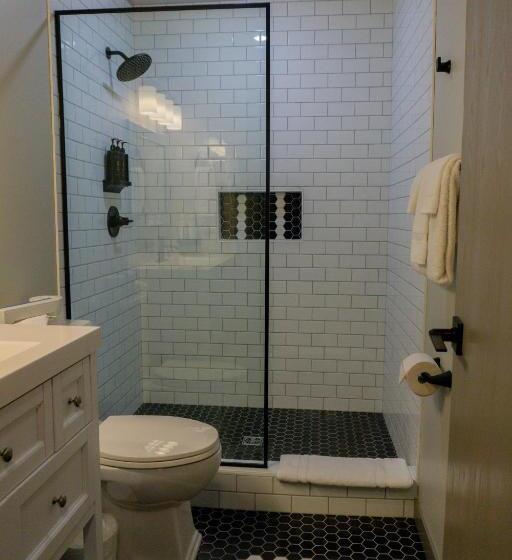 수피리어 룸, The Baker