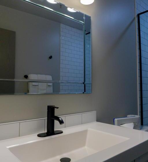 수피리어 룸, The Baker