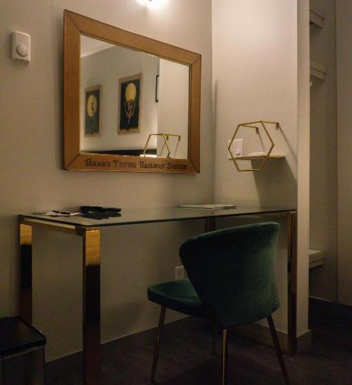 수피리어 룸, The Baker