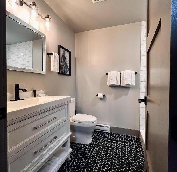 디럭스 스위트, The Baker