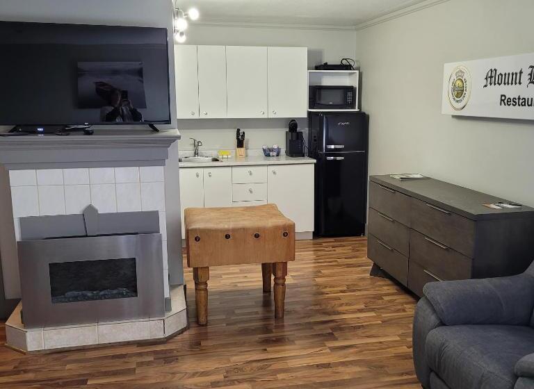 디럭스 스위트, The Baker