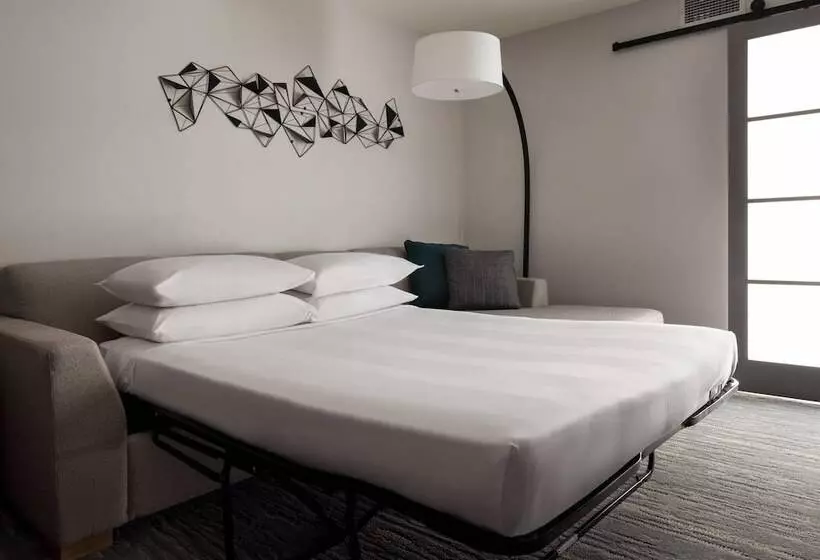 سوییت جونیور, Vancouver Airport Marriott