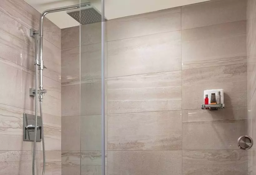 سوییت جونیور, Vancouver Airport Marriott