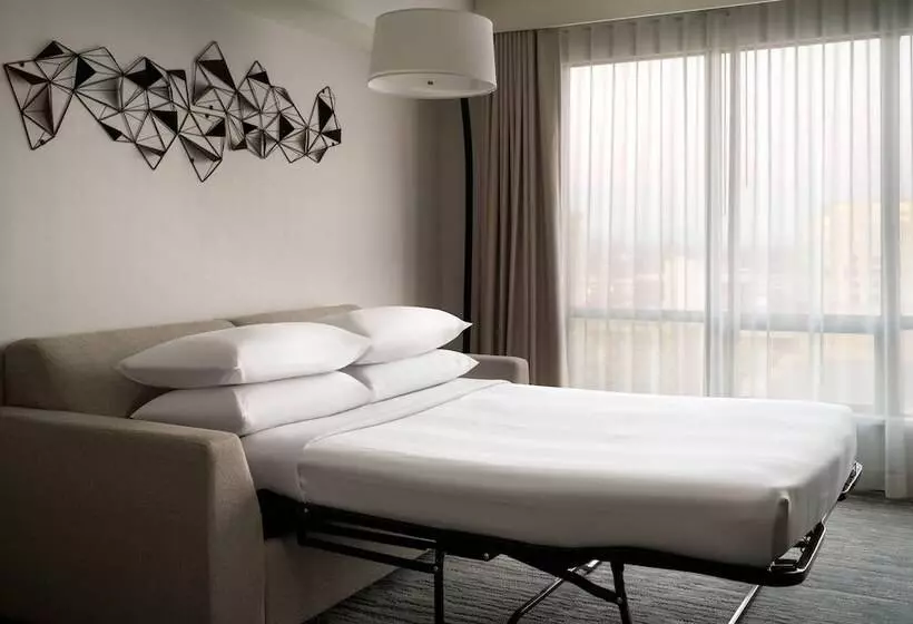 سوییت اجرایی, Vancouver Airport Marriott