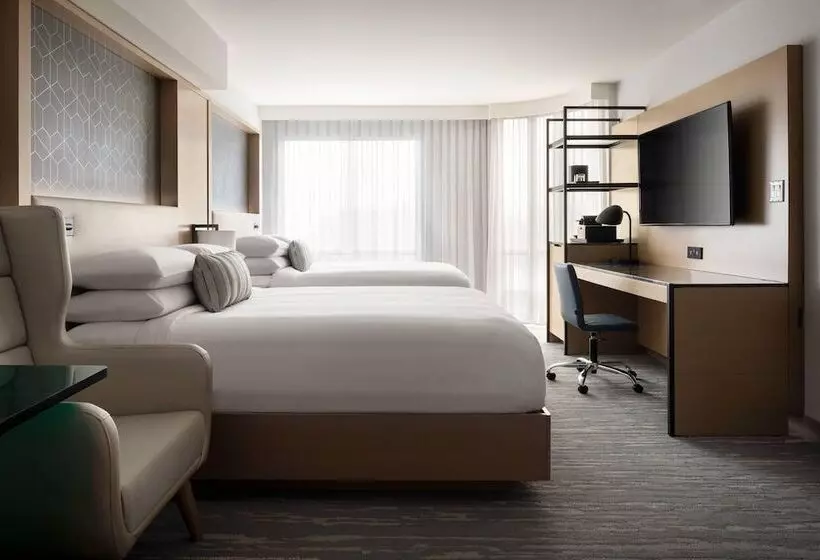 اتاق لوکس, Vancouver Airport Marriott