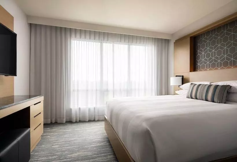 سوییت جونیور, Vancouver Airport Marriott