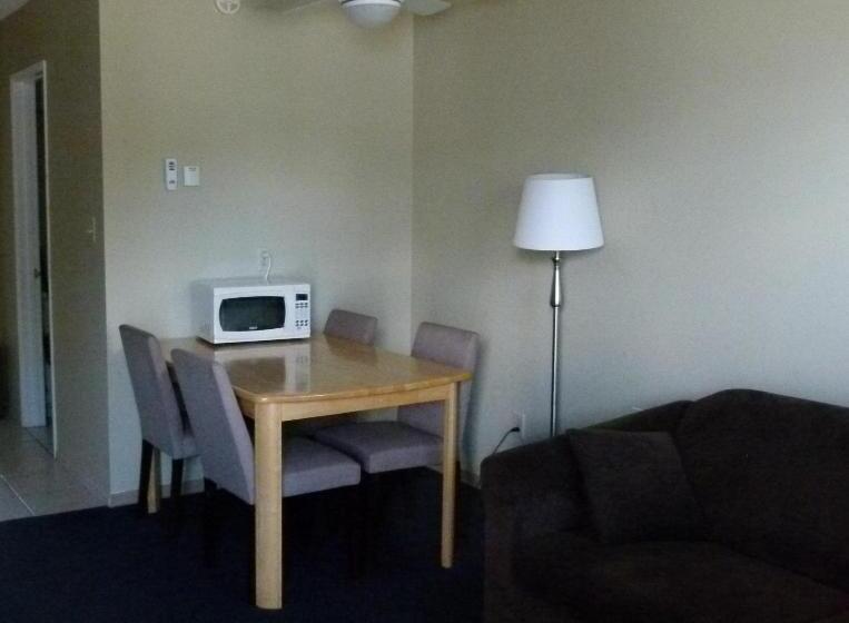 Люкс 2 Спальни, Schell Motel