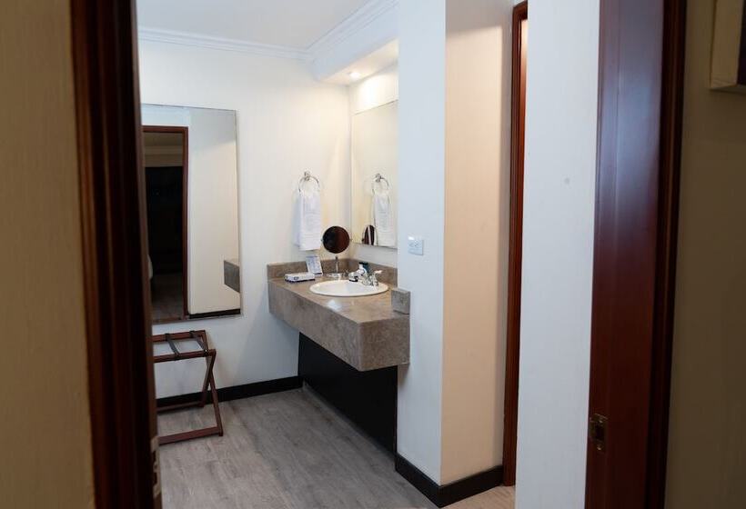 자쿠지 스위트, 101 Park House