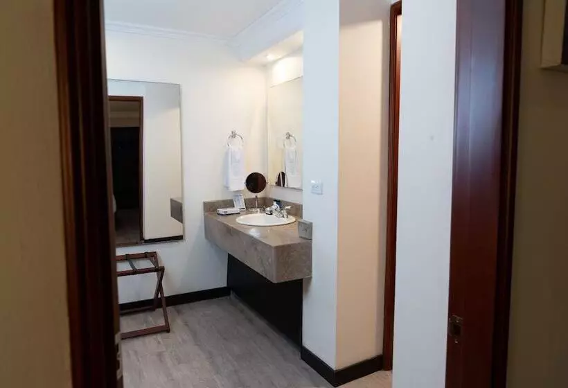 سوئیت با وان آب گرم, 101 Park House