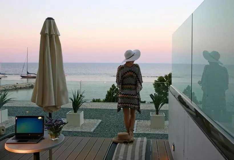 オーシャンビュースーペリアールーム, Crowne Plaza Limassol, An Ihg