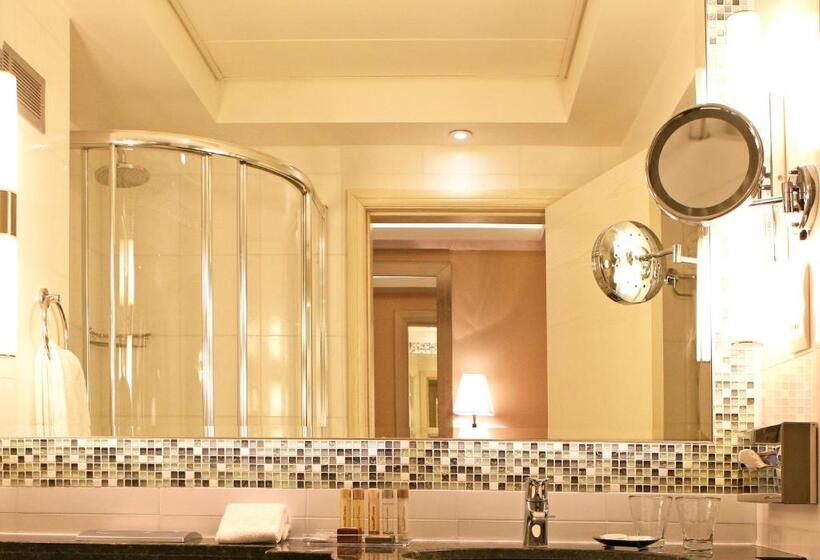 전망 스위트, Crowne Plaza Limassol, An Ihg