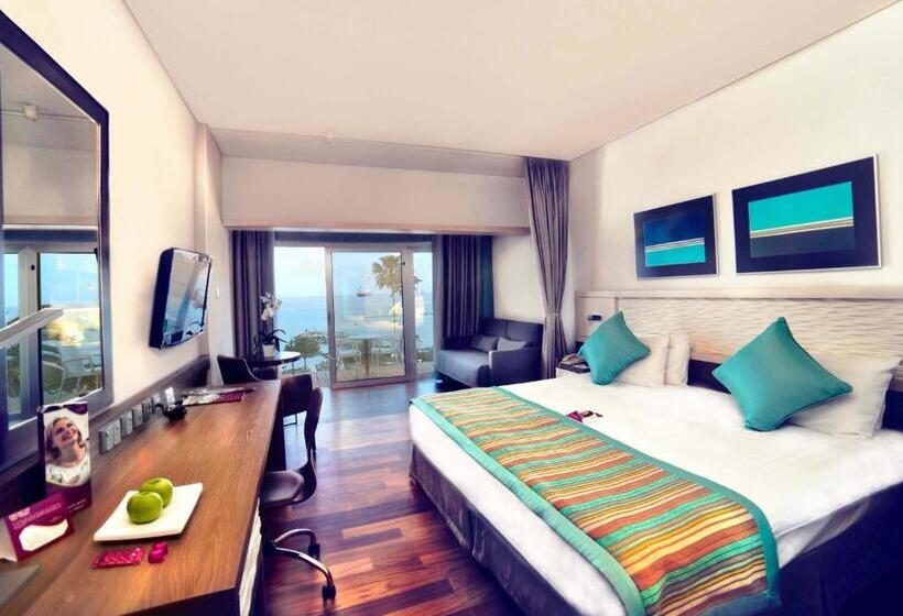 발코니가 있는 바다 전망 수피리어 룸, Crowne Plaza Limassol, An Ihg
