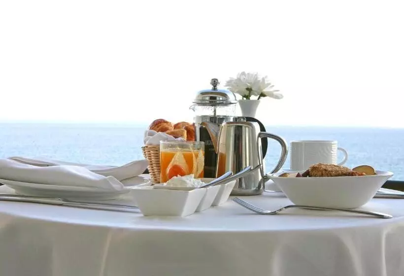 バルコニーつきオーシャンビュースーペリアルーム, Crowne Plaza Limassol, An Ihg