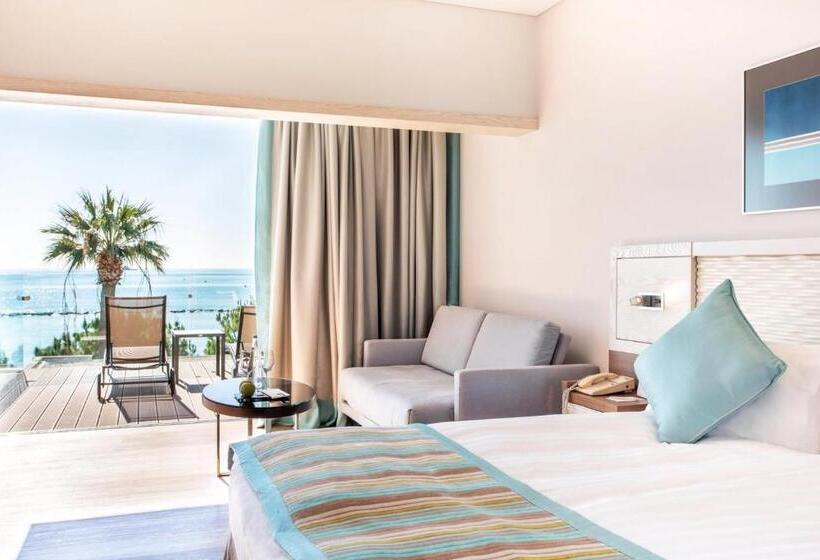 디럭스 룸 킹사이즈 침대, Crowne Plaza Limassol, An Ihg