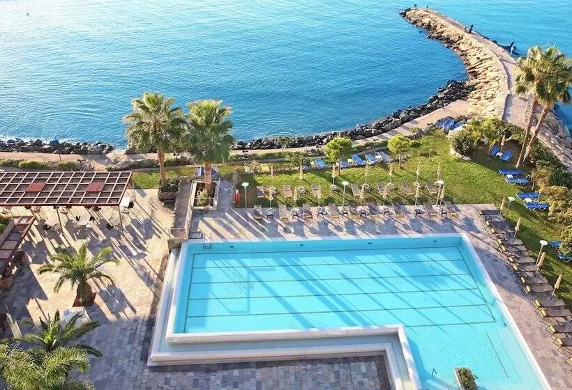 プレミアムルーム, Crowne Plaza Limassol, An Ihg