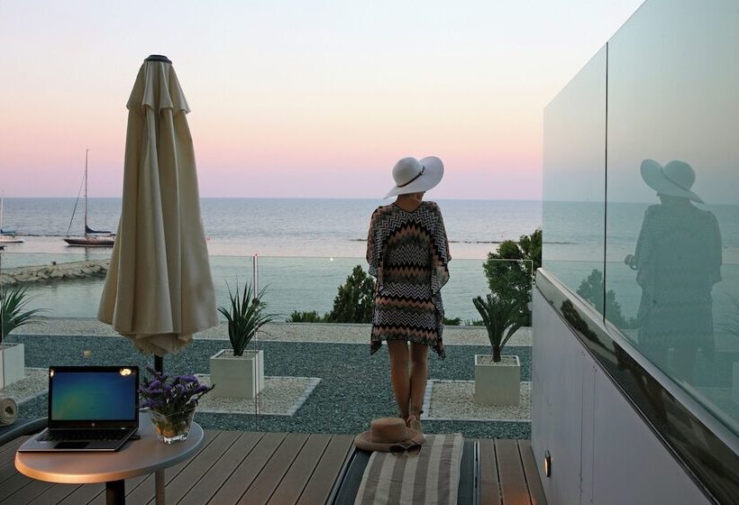 수피리어 룸 바다 전망, Crowne Plaza Limassol, An Ihg