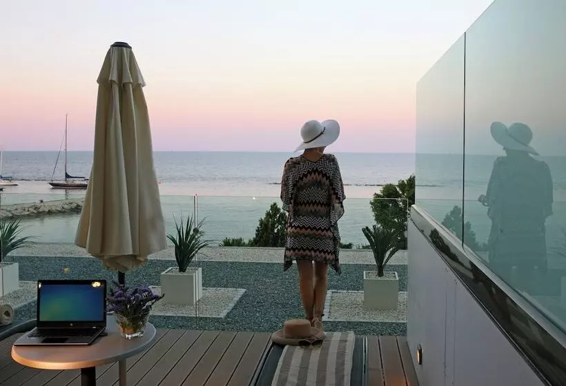 オーシャンビュースーペリアールーム, Crowne Plaza Limassol, An Ihg