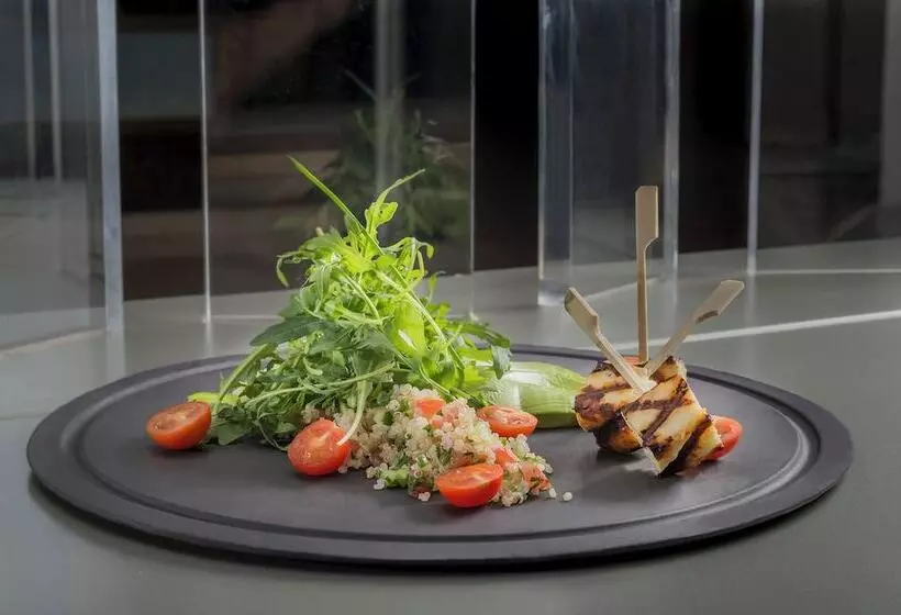 バルコニーつきオーシャンビュースーペリアルーム, Crowne Plaza Limassol, An Ihg