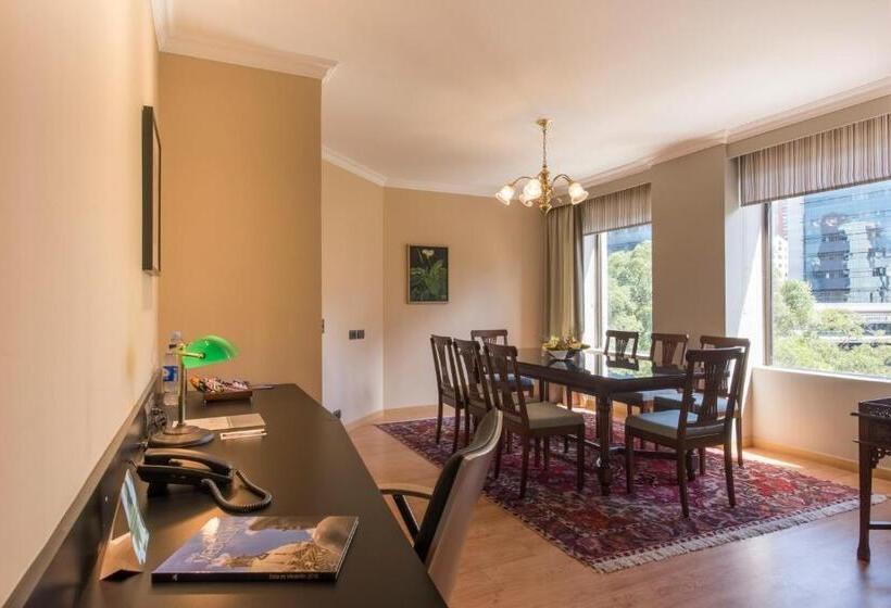 プレジデントスイートルーム, Poblado Plaza