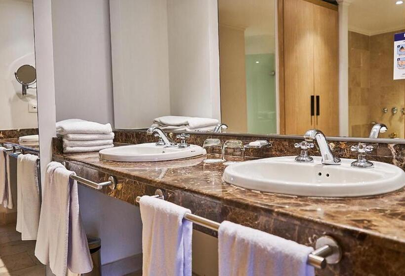 プレジデントスイートルーム, Poblado Plaza