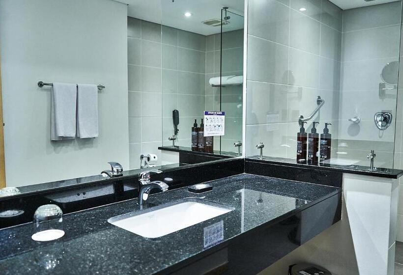 エクゼクティブルーム, Poblado Plaza