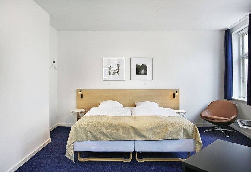 غرفة قياسية, Herning City