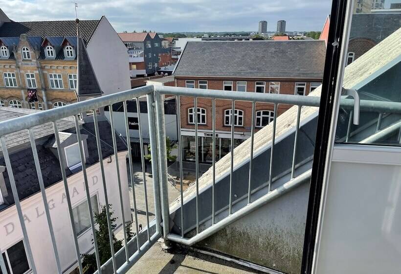 غرفة قياسية فردية مطلة على المدينة, Herning City