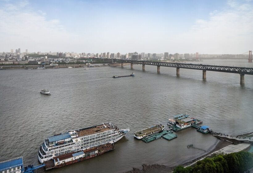 Camera Premium, Holiday Inn Wuhan Riverside, An Ihg