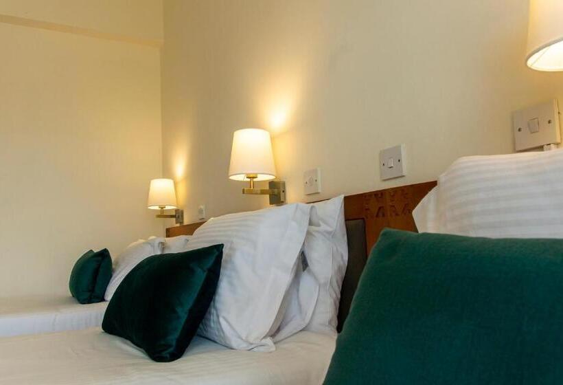 חדר סטנדרט לשלושה, Pefkos City