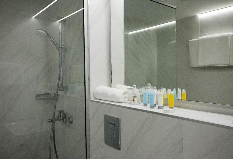 חדר סופריור, Pefkos City