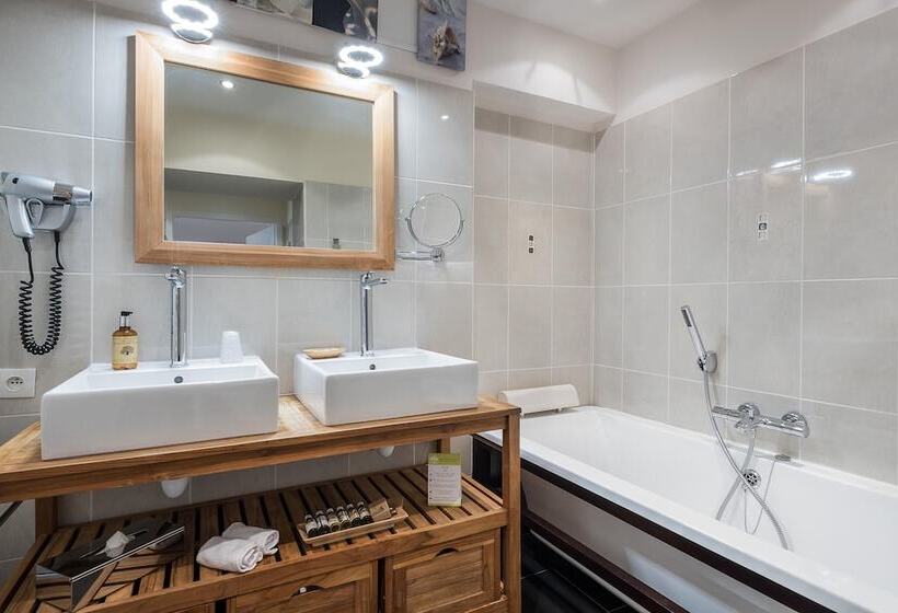 جناح عائلي, Auberge Du Bon Laboureur Chenonceaux