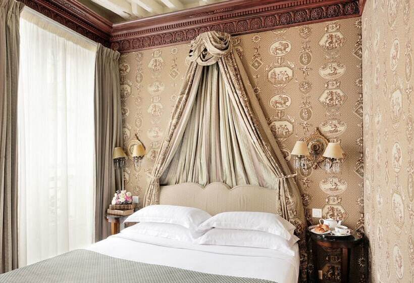 اتاق سوپریور با بالکن, Des Grands Hommes