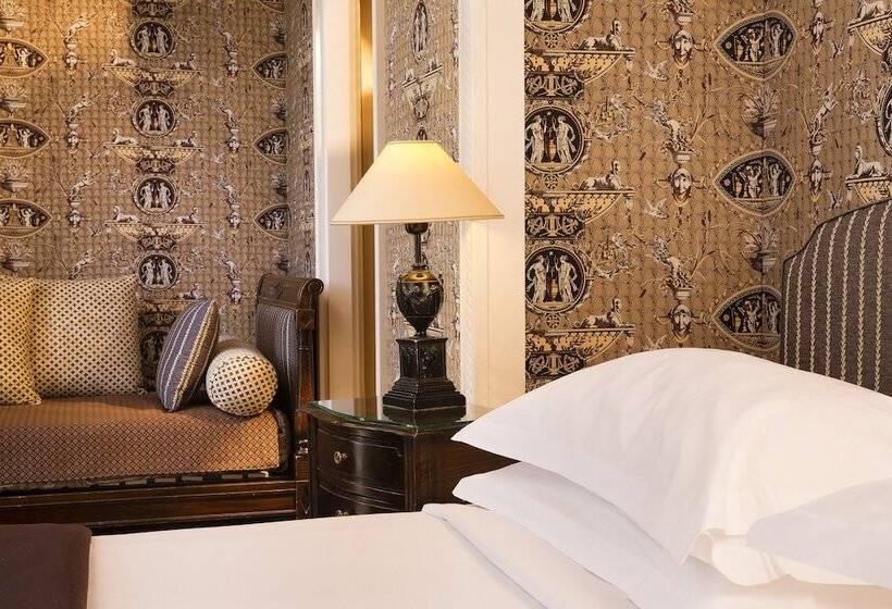 اتاق لوکس, Des Grands Hommes