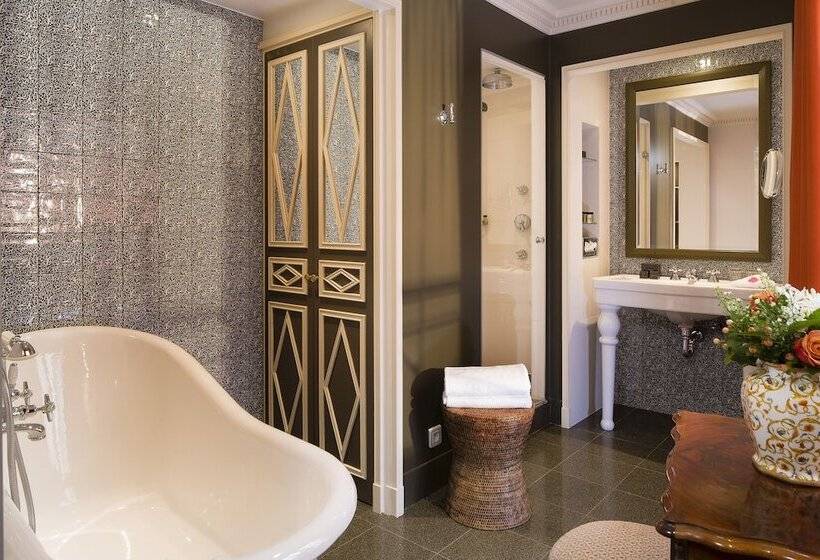 اتاق لوکس با تراس, Des Grands Hommes