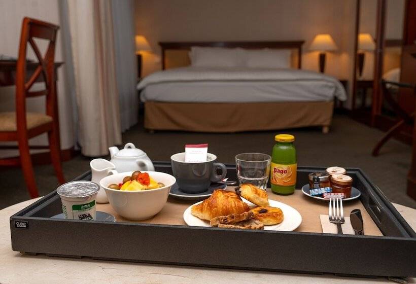 Номер Deluxe, Occidental Paris Levallois