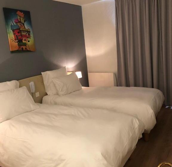 Номер Стандарт Трехместный, Grand Hôtel D Espagne