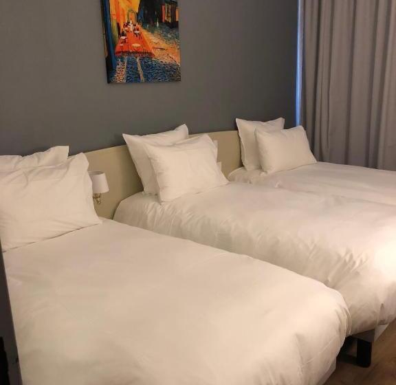 اتاق استاندارد سه نفره, Grand Hôtel D Espagne