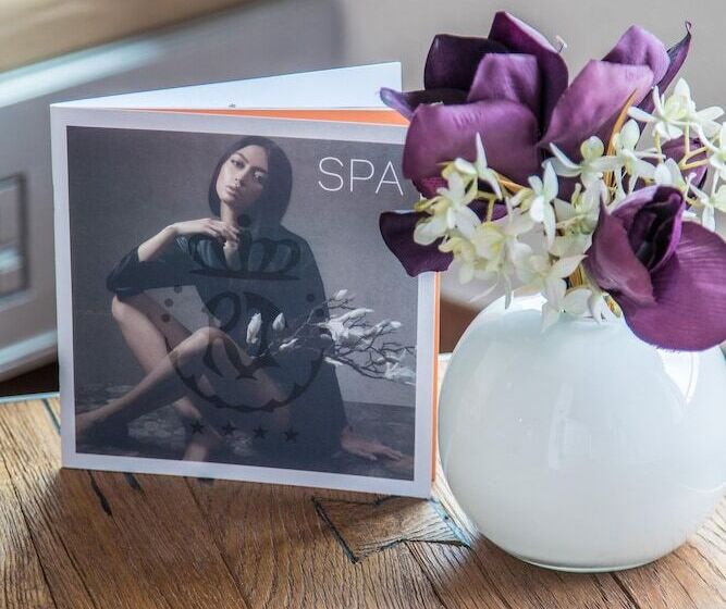 اتاق راحتی, Le Roi Theodore & Spa