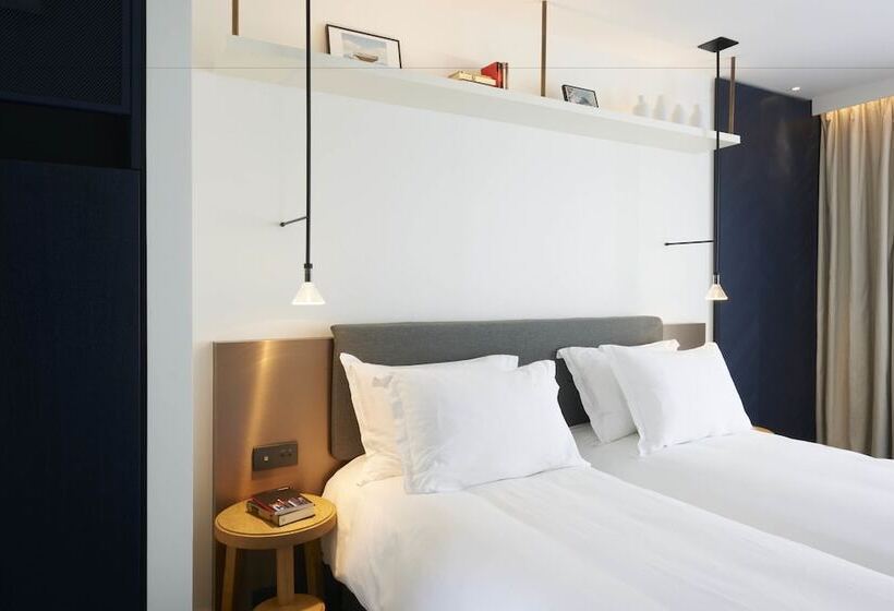 اتاق لوکس, Perpetual Elysée Montaigne