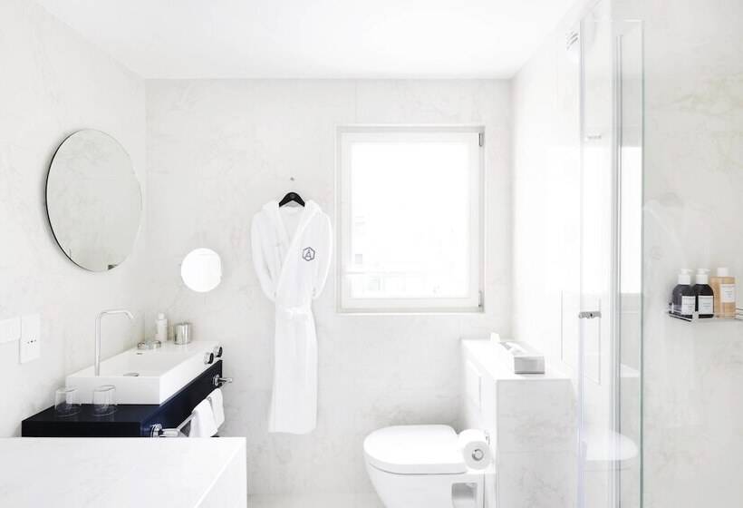 اتاق کلاسیک, Perpetual Elysée Montaigne