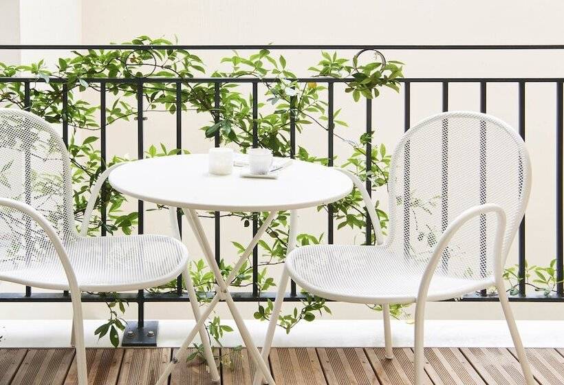 Classic room with balcony, Perpetual Elysée Montaigne