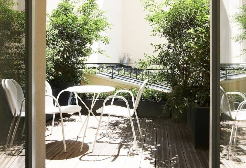 اتاق سوپریور با بالکن, Perpetual Elysée Montaigne