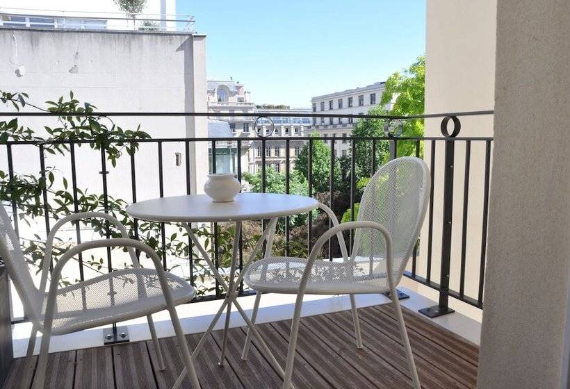 اتاق لوکس با بالکن, Perpetual Elysée Montaigne