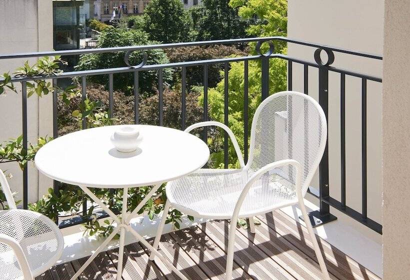 اتاق پرمیوم, Perpetual Elysée Montaigne