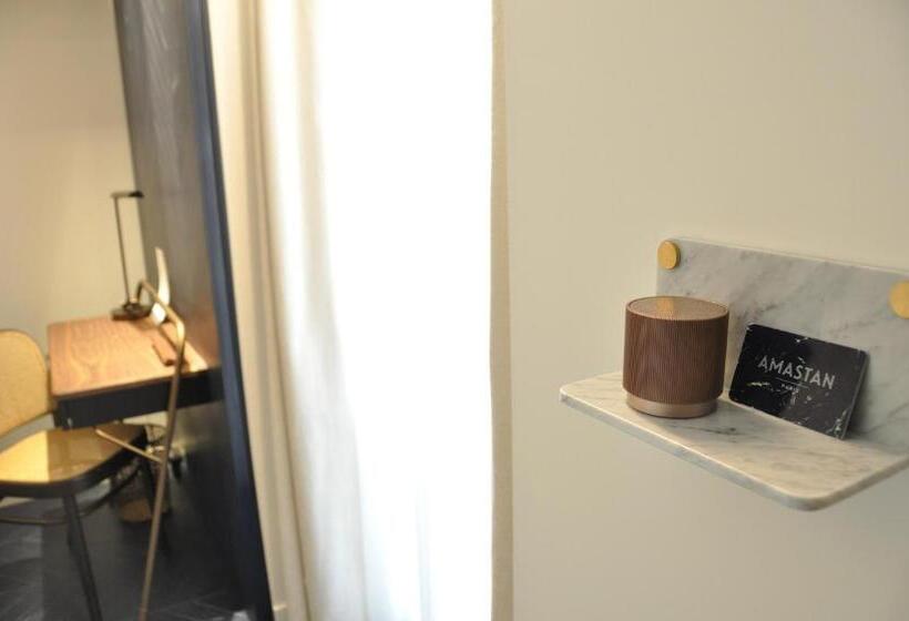 اتاق سوپریور با بالکن, Perpetual Elysée Montaigne